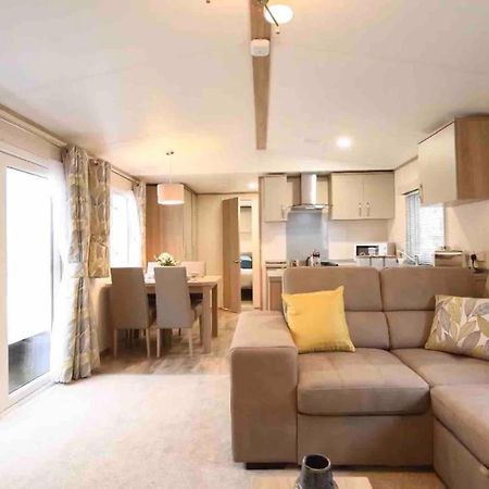 Rohannah Static Caravan Fantastic Family And Friends Holiday East Mersea Bagian luar foto