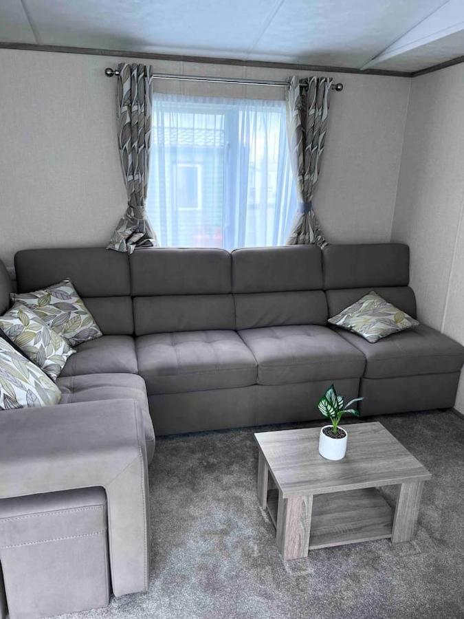 Rohannah Static Caravan Fantastic Family And Friends Holiday East Mersea Bagian luar foto