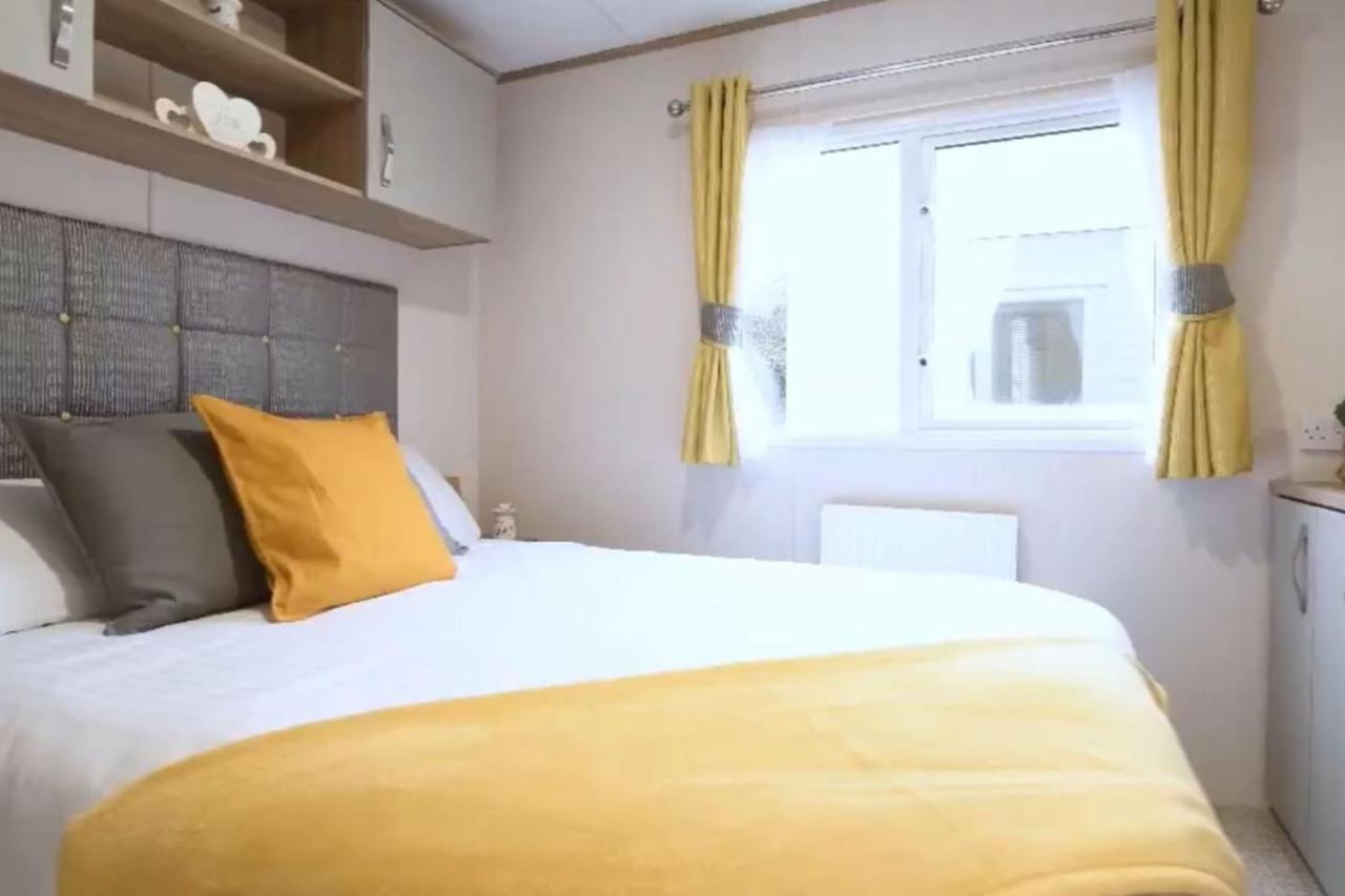 Rohannah Static Caravan Fantastic Family And Friends Holiday East Mersea Bagian luar foto