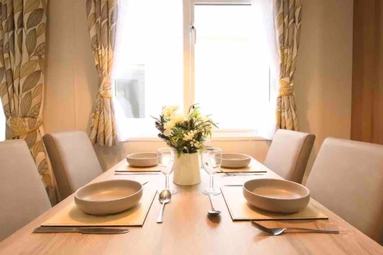 Rohannah Static Caravan Fantastic Family And Friends Holiday East Mersea Bagian luar foto