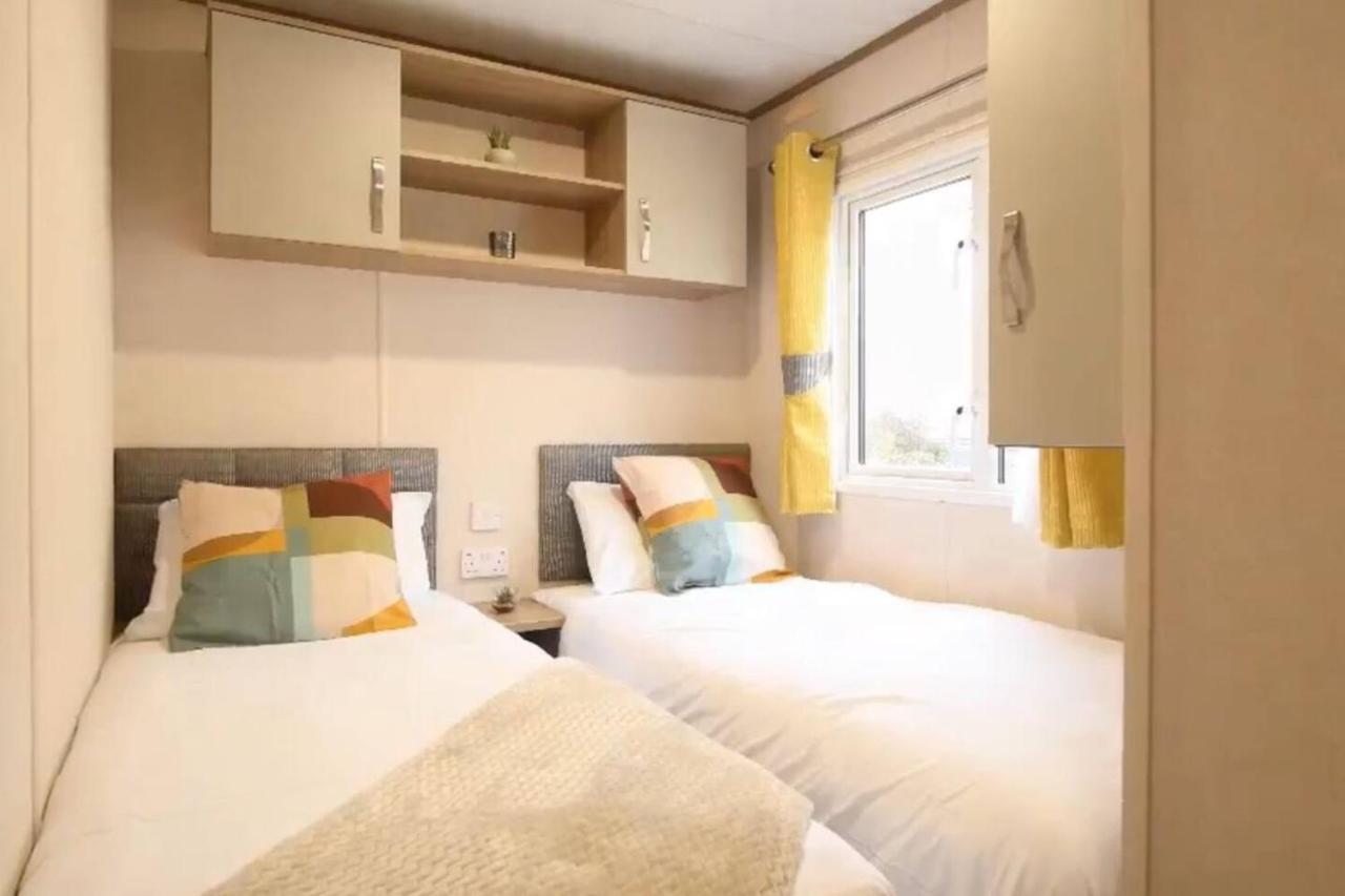 Rohannah Static Caravan Fantastic Family And Friends Holiday East Mersea Bagian luar foto