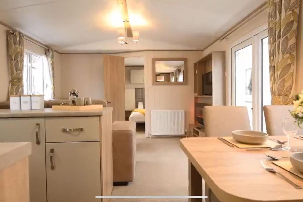 Rohannah Static Caravan Fantastic Family And Friends Holiday East Mersea Bagian luar foto