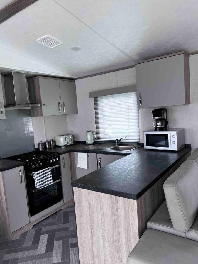 Rohannah Static Caravan Fantastic Family And Friends Holiday East Mersea Bagian luar foto