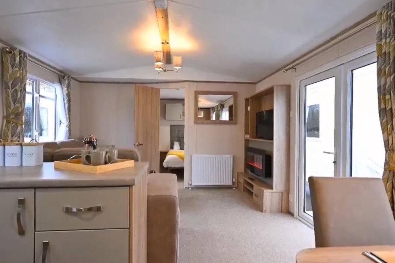 Rohannah Static Caravan Fantastic Family And Friends Holiday East Mersea Bagian luar foto